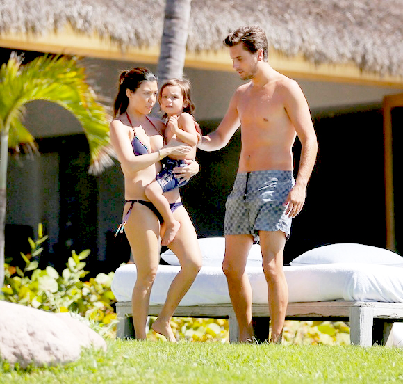 EXCLUSIVE: **PREMIUM RATES APPLY**Kourtney Kardashian and Scott Disick kiss on beach and play with Mason in Mexico first vacation since baby Penelope