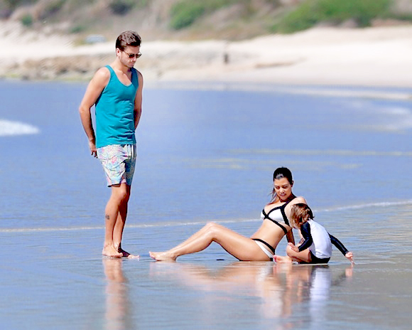 EXCLUSIVE: **PREMIUM RATES APPLY**Kourtney Kardashian and Scott Disick kiss on beach and play with Mason in Mexico first vacation since baby Penelope