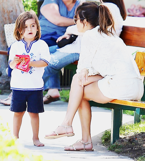 Kourtney Kardashian Grabs Lunch With Her Family In Malibu
